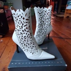 Gorgeous Designer Angela Falconi Cutout  Ivory Boots